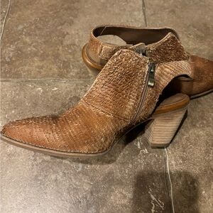 Antelope shoes. Size 40/9